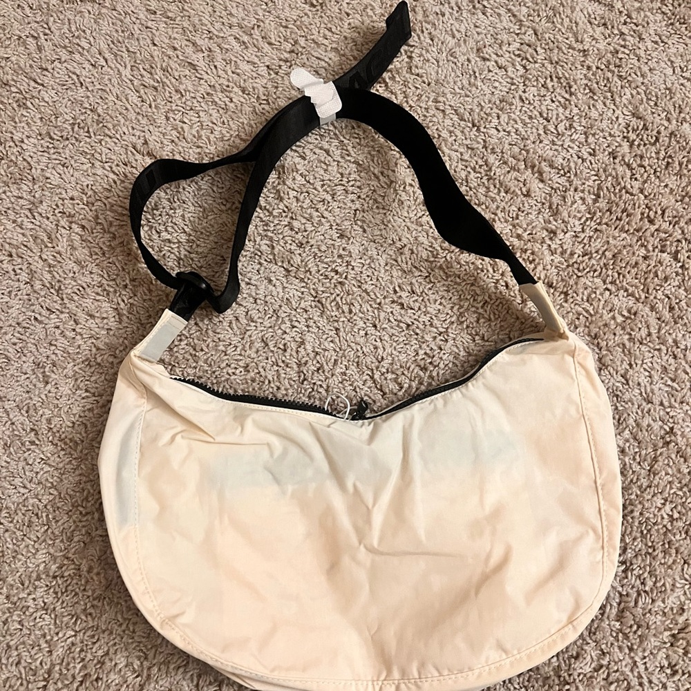 BAGGU Medium Nylon Crescent Bag